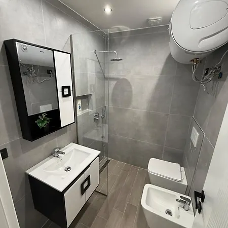 Greis 3 * טיראנה